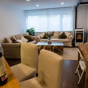 Fantastic Brand New In Location Just Few Steps From The Slope! Private Parking Apartamento